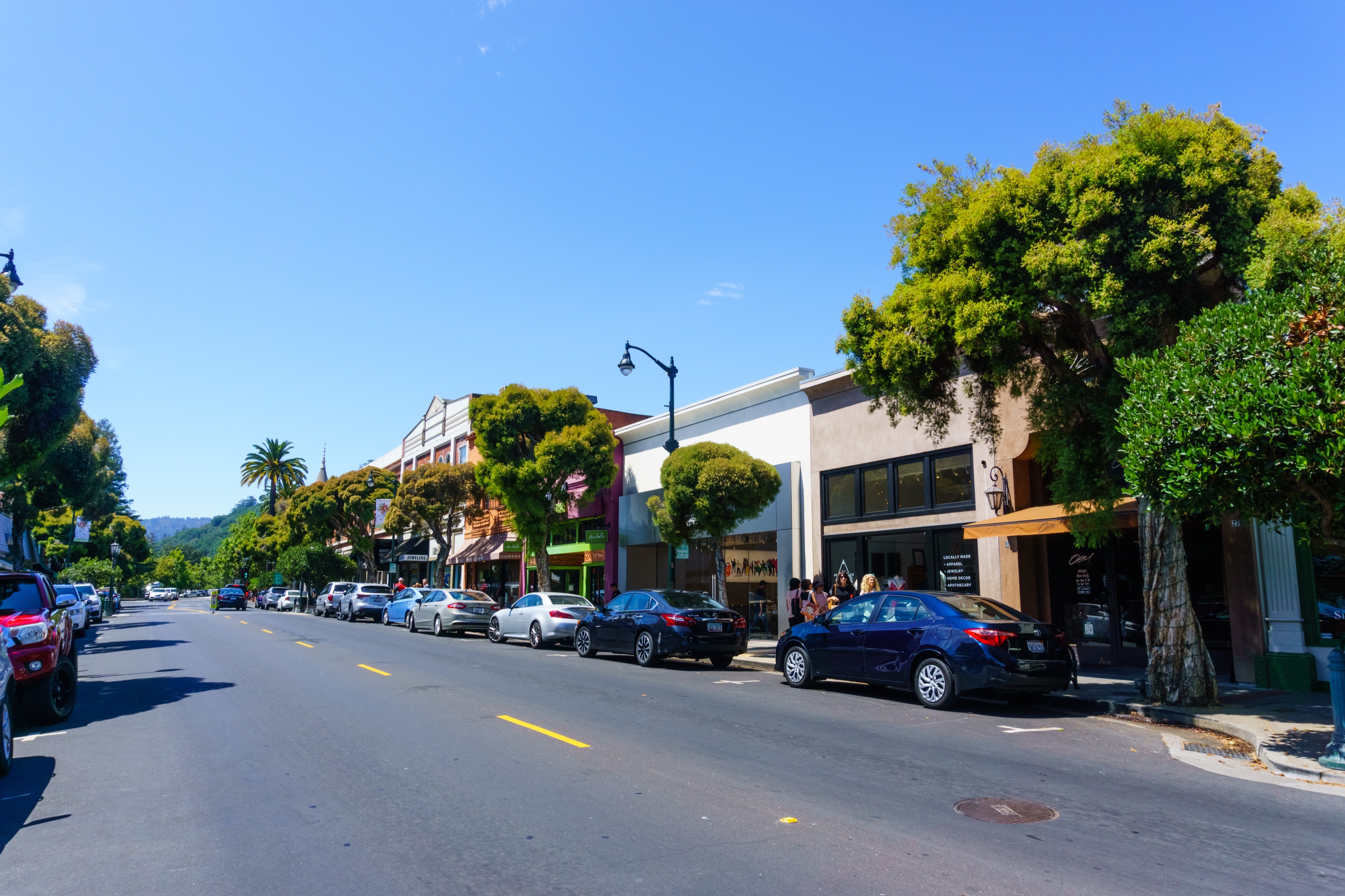 Downtown Los Gatos shopping street in the West Valley of Silicon Valley
