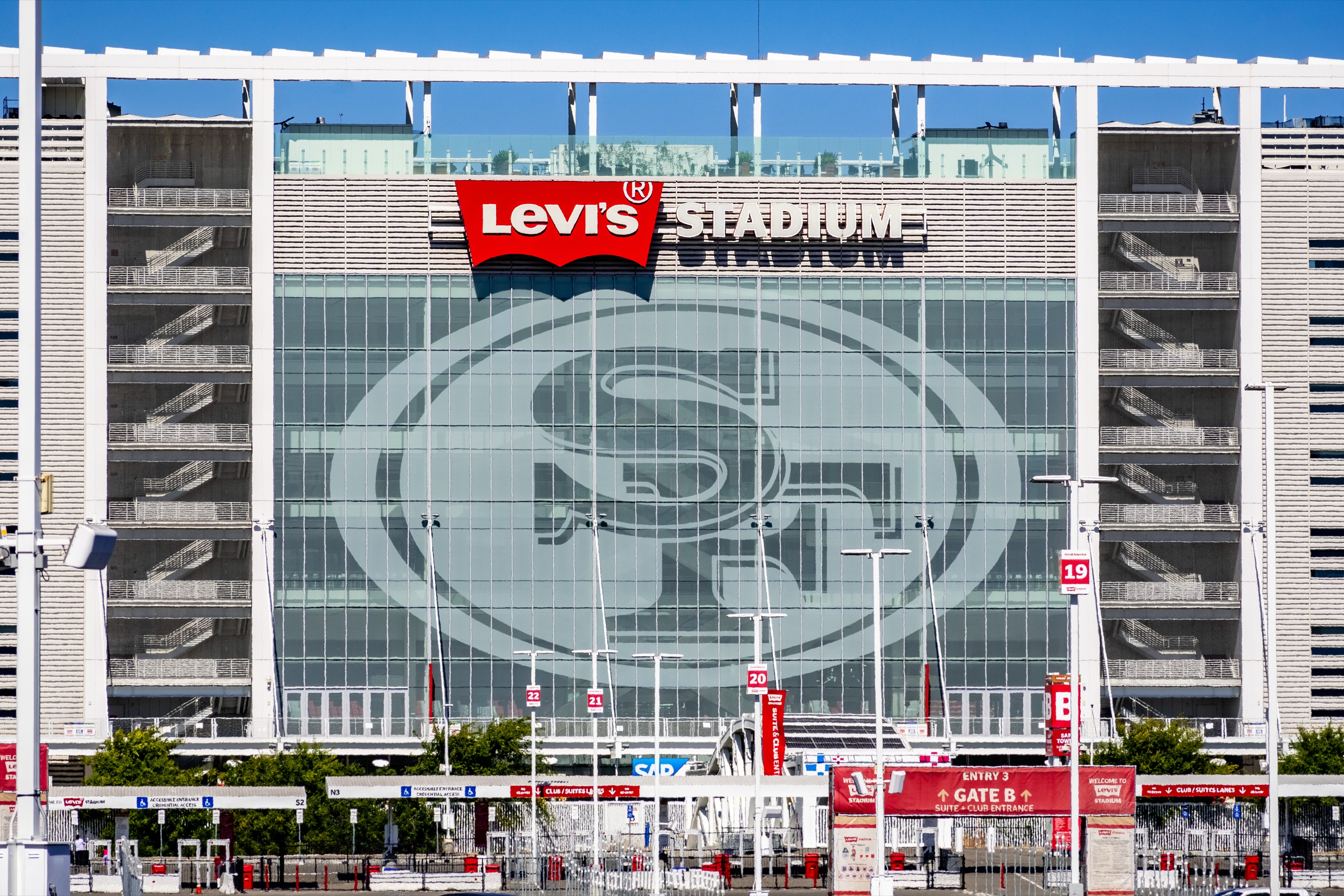 Levi&rsquo;s Stadium main facade with the large red Levi&rsquo;s Stadium wordmark on a glass-and-steel exterior