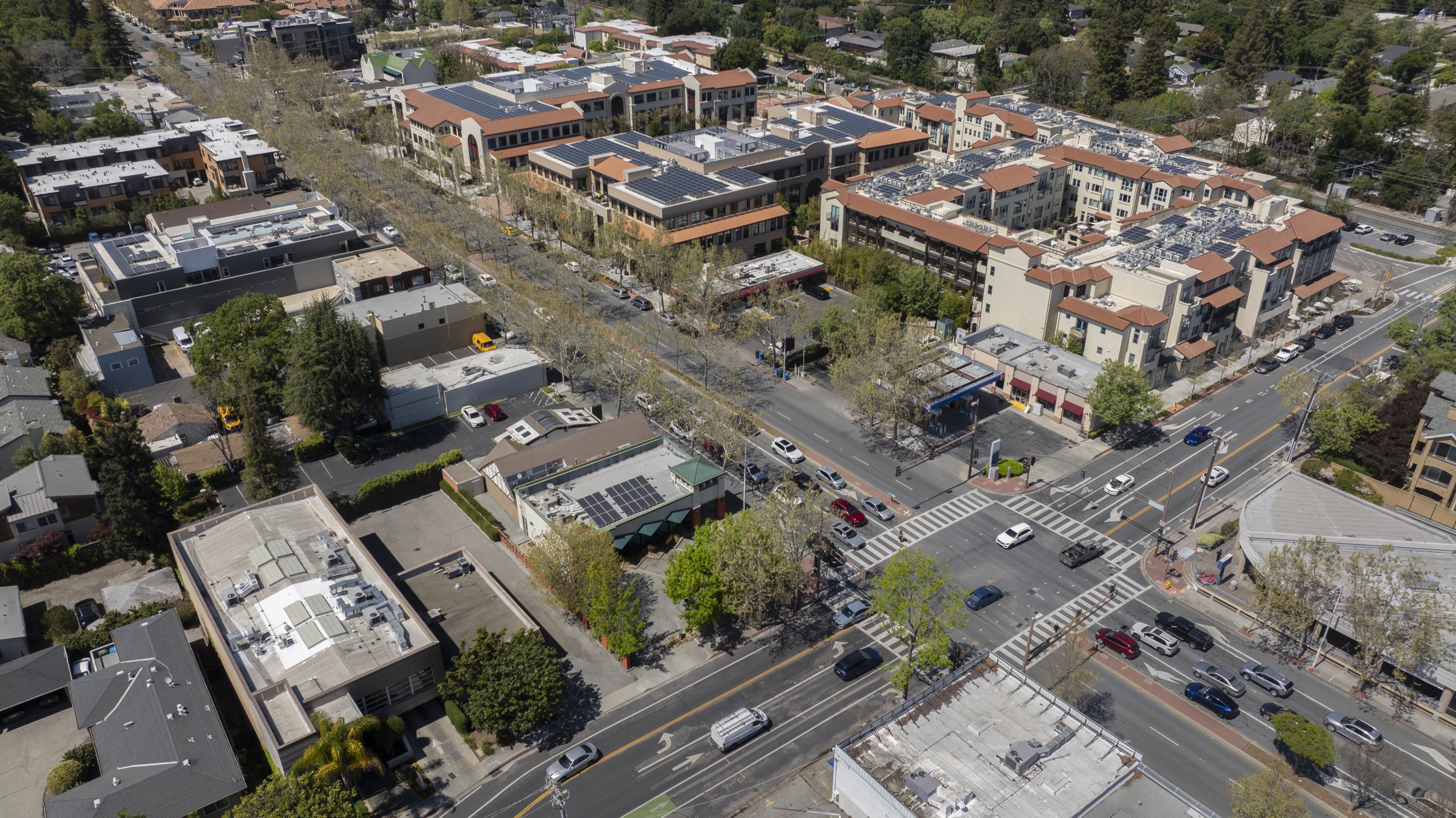 Downtown Menlo Park California shops adjacent to Atherton 94027 &mdash; the walkable retail district Atherton residents use